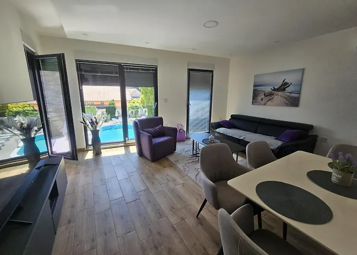 Lila Hedonica Apartman Rednek